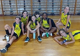 Los equipos base del club participaron en las topaketak.