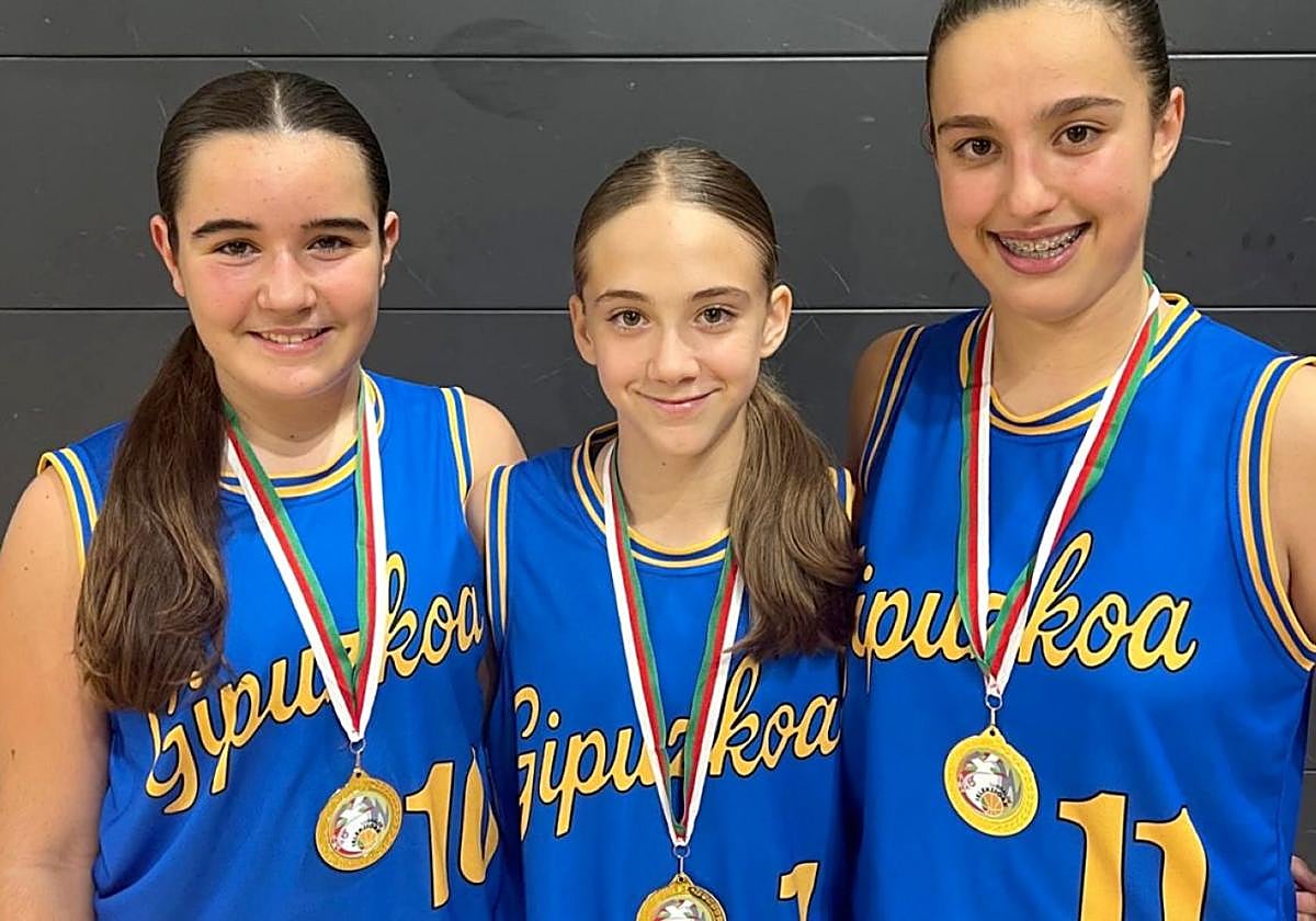 Tres de las infantiles convocadas, Aroa Martínez, June Ena y Maddi Lekuona.