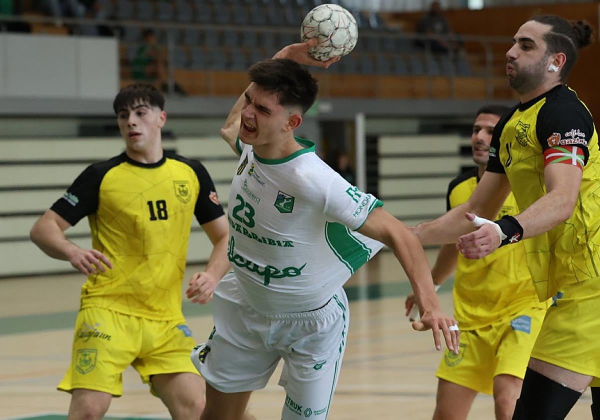 Oihan Arruti marcó nueve goles contra el Trapagaran.