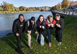 Manuel Knecht, Amir Sayoud, Melanie Goñi, Yassin Rimali e Iñaki Refojos están listos para echar una mano en la Behobia-San San Sebastián.