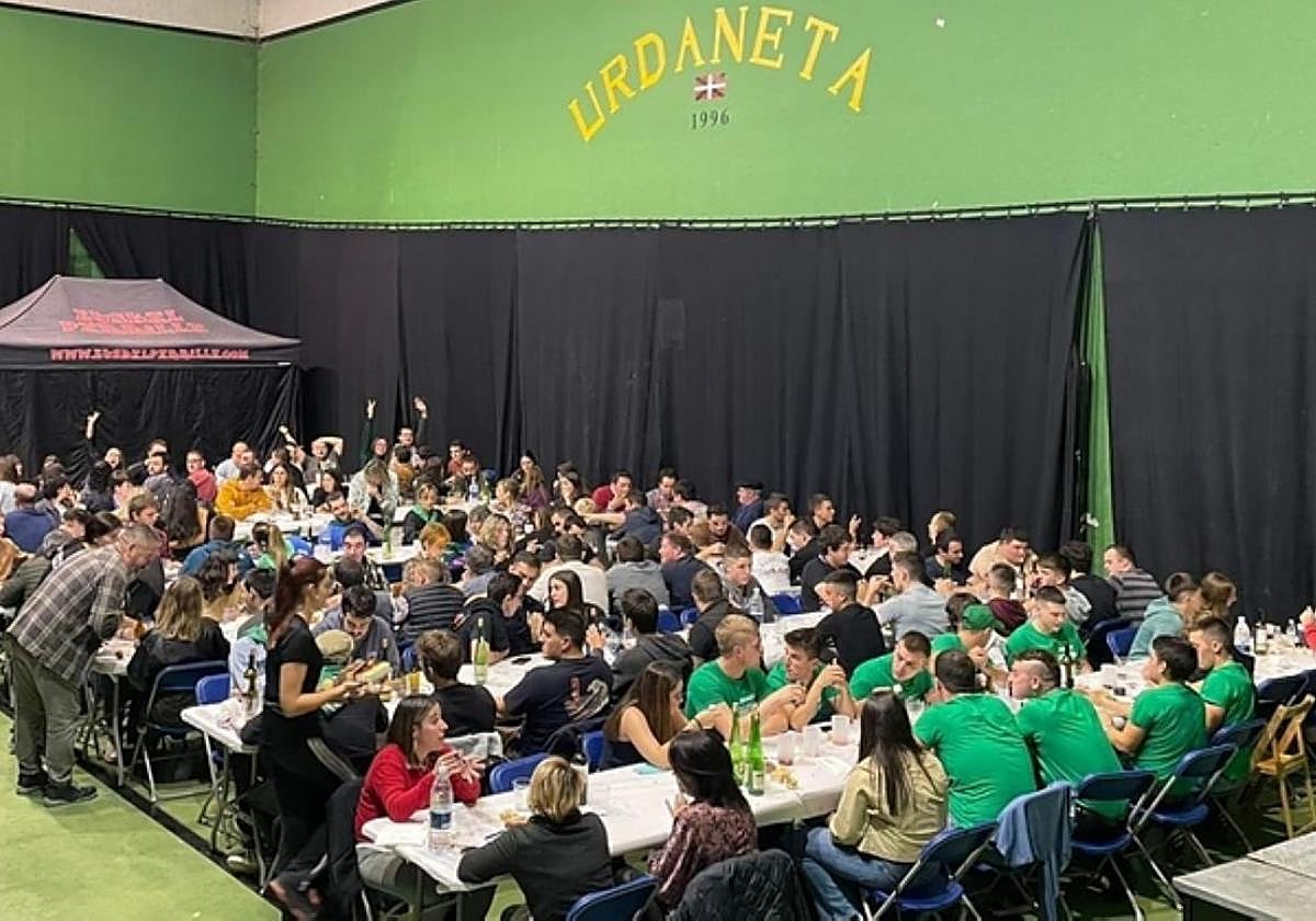 Jai egitaraua hasteko, auzo-afaria gaur iluntzean Urdanetan.