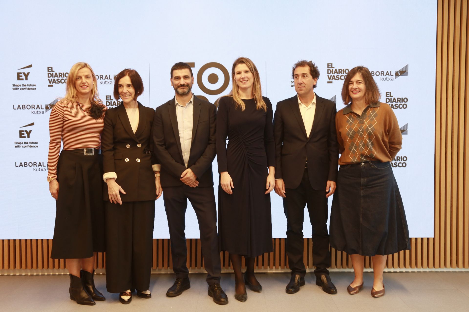Nekane Navaskues, (directora de banca privada de Laboral Kutxa), Amaia Enparan (directora de zona de Laboral Kutxa), Joxean Aparicio (director zona Goierri Laboral Kutxa), Kristina Turudic (directora zona de Donostialdea de Laboral Kutxa), Haritz Garayalde (director de oficina de empresas de Laboral Kutxa), Miren Arambarri (desarrollo de negocio de Laboral Kutxa).