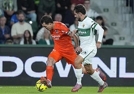 Oyarzabal busca salir a la contra, este viernes en el Martínez Valero de Elche.