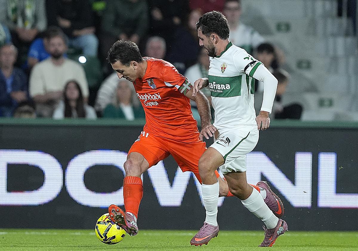 Oyarzabal busca salir a la contra, este viernes en el Martínez Valero de Elche.