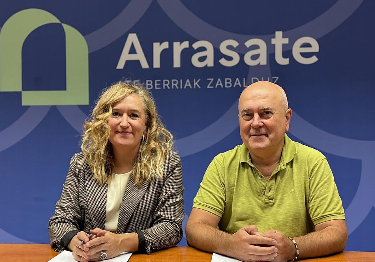 La alcaldesa Morras y el concejal de Hacienda Ezpeleta presentaron el proyecto presupuestario.