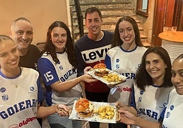 Una hamburguesa a la altura de las jugadoras del Aldapa