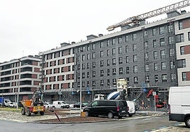 Viviendas en construcción en Ciudad Jardín (Loiola), uno de los enclaves donde Donostia ha ofrecido suelo al Gobierno Vasco.