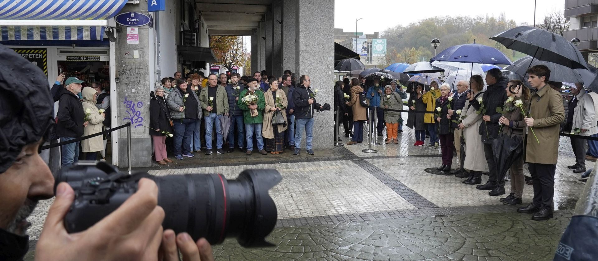Donostia ya cuenta con una placa en memoria de Rosa Zarra