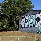 Amaia Arrazola artistaren murala Donostiako Manteo inguruan mantentzen da egun.