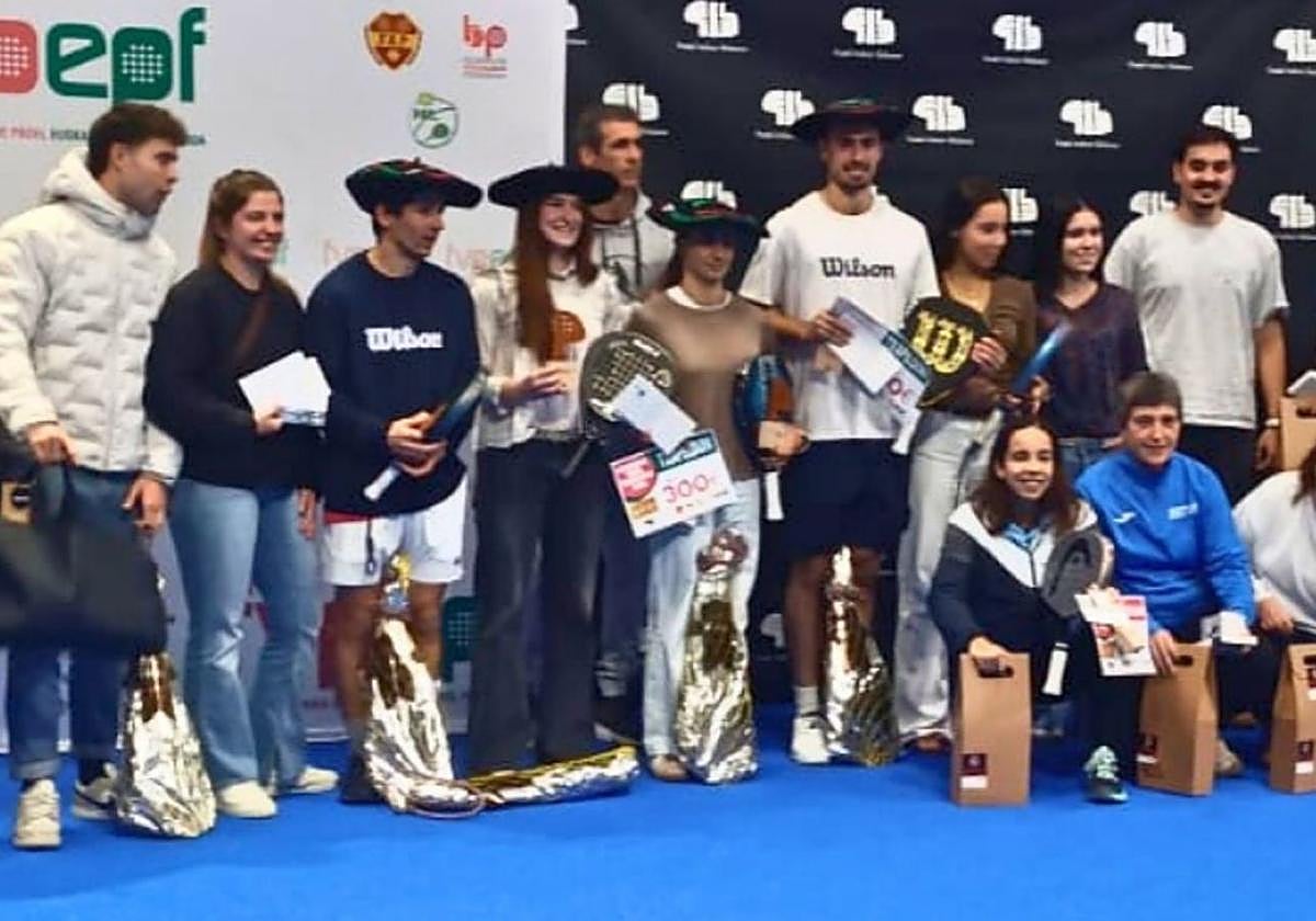 Entrega de premios del Campeonato de Euskadi que tuvo lugar en Padel Indoor Bidasoa.