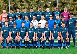 Conjunto de División de Honor Regional masculino con jugadores técnicos y directivos.