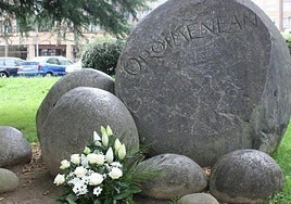 El acto será en los jardines de Intsausti, junto a la escultura 'Oroimenean'.