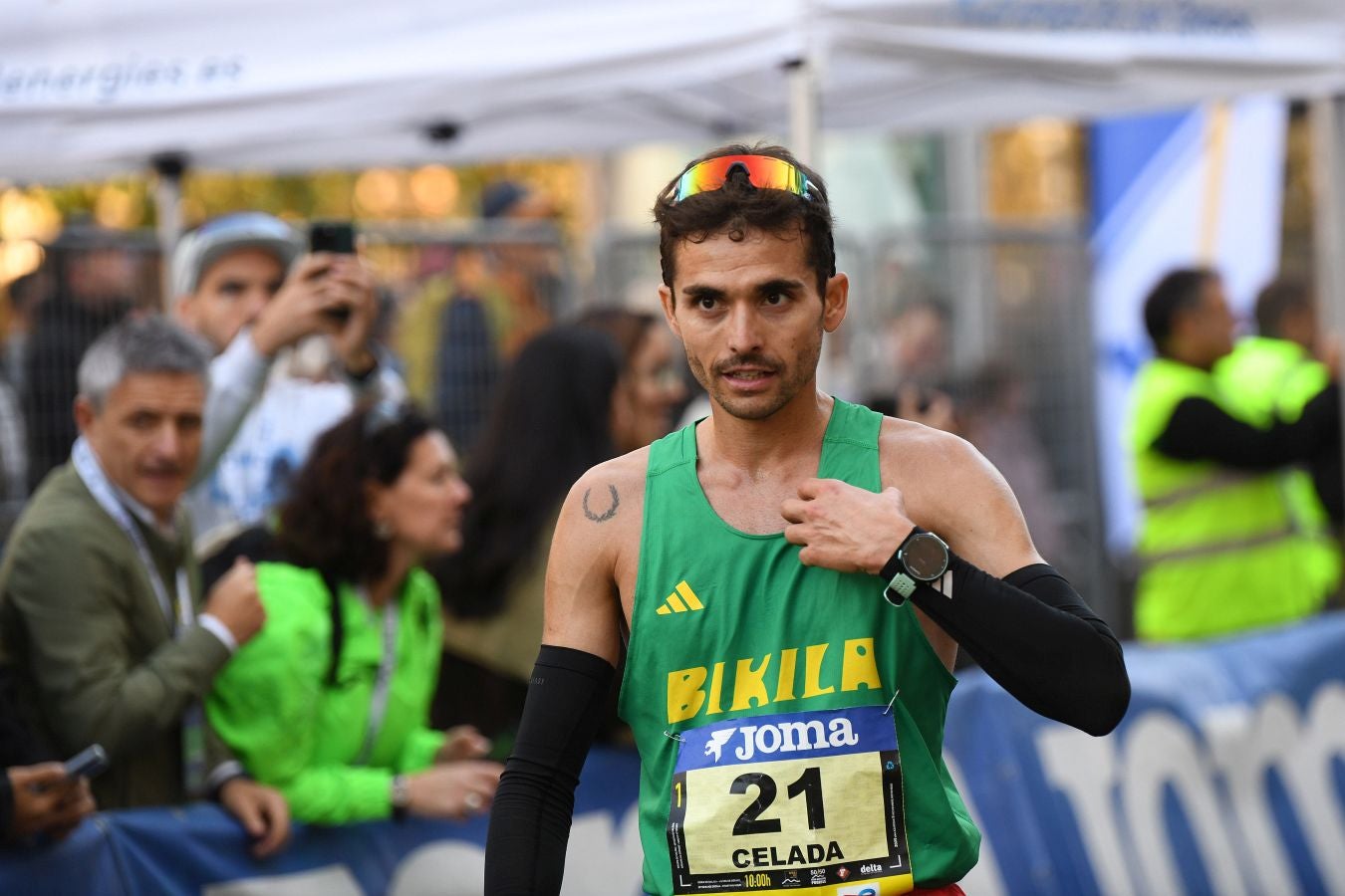 La llegada a meta de los atletas de élite: Raúl Celada y Katherine Tisalema se llevan la Behobia