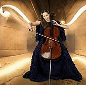 La violonchelista Camille Thomas acompaña hoy y el jueves a la Euskadiko Orkestra