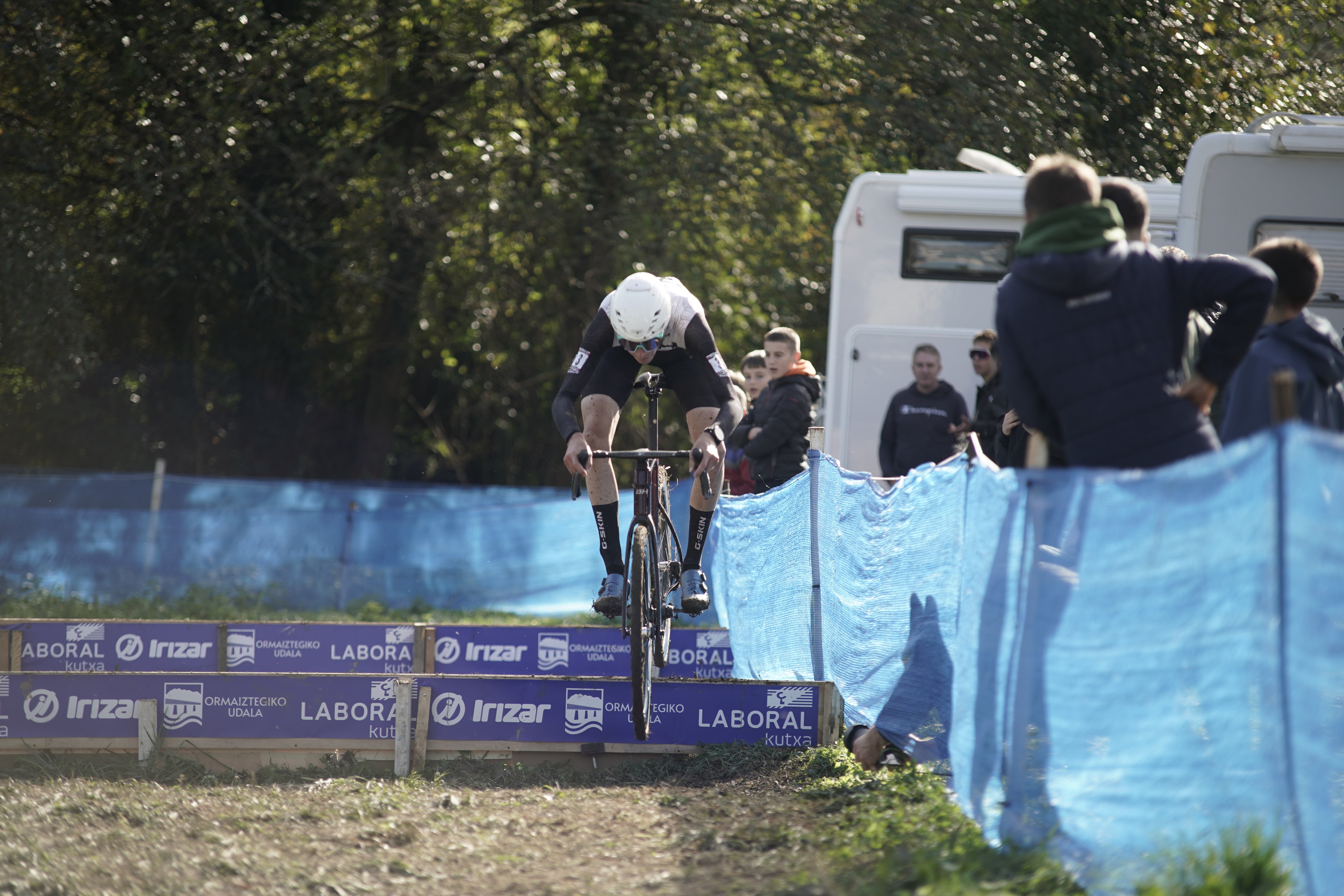 Horny y Morichon dominan el ciclocross de Ormaiztegi