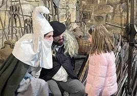 Olentzero eta Mari Domingi asteburuan iritsi dira Mirandaolara, eta Eguberriak iritsi arte, asteburu eta jai egun guztietan bilduko dira haurrekin.