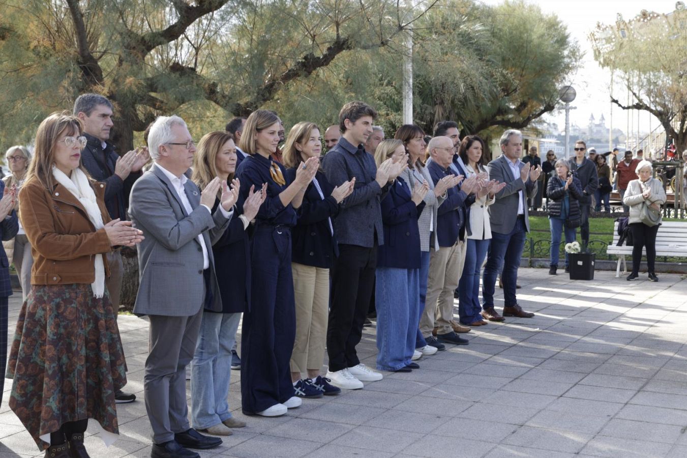 Una ofrenda floral en memoria de las víctimas