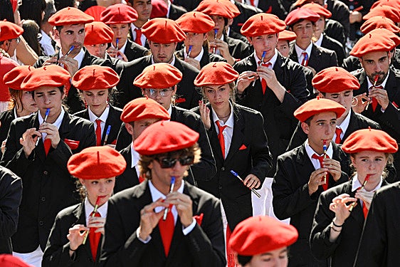 17 asociaciones piden que no se omita el Alarde en el VPlan de Igualdad.