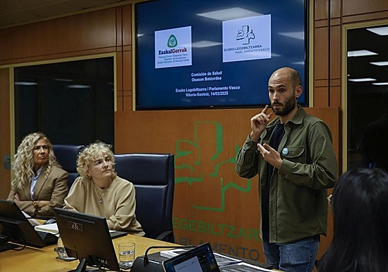 Aitor Bedialauneta, presidente de Euskal Gorrak, durante su intervención en la Comisión de Salud del Parlamento Vasco.
