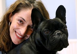 Idoia eta 'Mango' Lasarte-Orian duten espazio eta harrera lekuan. 'Xume' du izena.