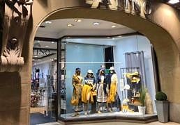 Finaliza la larga trayectoria de una céntrica tienda de moda donostiarra
