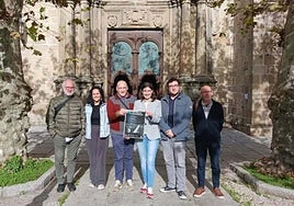 Organizadores y autoridades en la presentación del Memorial Azkue.