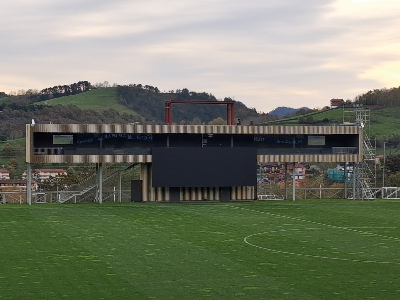 La nueva estructura que irá en la parte superior de la tribuna de prensa.