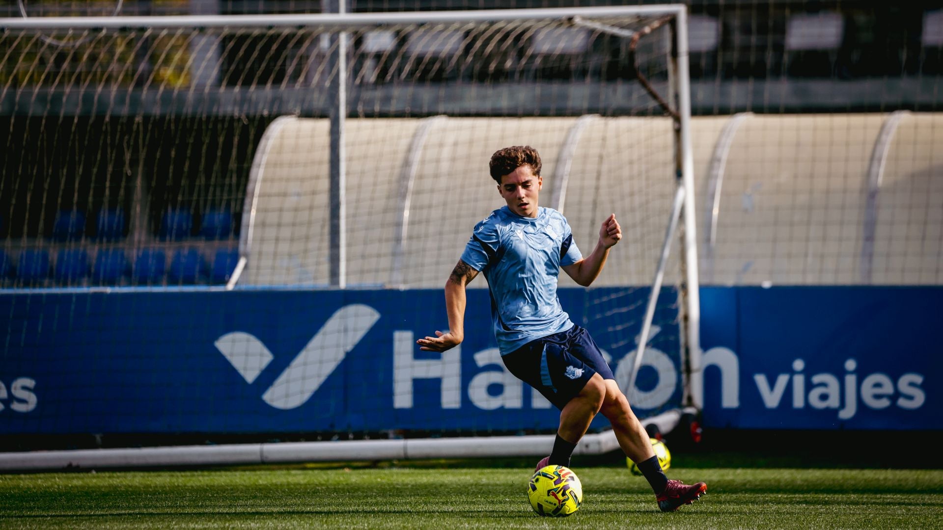 Otra entrenamiento de la Real Sociedad con notable refuerzo de la juventud