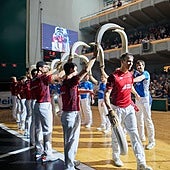 Los remontistas de Oriamendi hacen un arco a Urriza el día de su despedida en Galarreta.