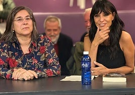 Rosa Díez-Urrestarazu, en la presentación del libro en la librería Elkar acompañada de la periodista África Baeta.