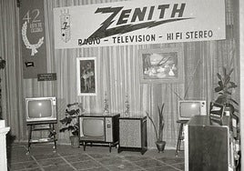 'Stand' de televisores y electrodomésticos Zenith.