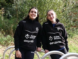 Elba Álvarez y Elena Amores, ayer antes del entrenamiento en Ammma.