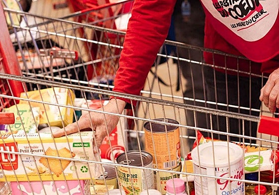 Recogida de alimentos de Les Restos du Coeur en Francia.