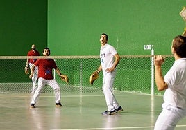 Paxaka en el frontón Aranabia de Irurita.