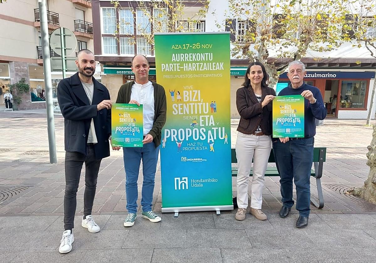 Aitzol Arroyo, el alcalde Igor Enparan, Garoa Lekuona y Iosu Alvarez presentaron la iniciativa.