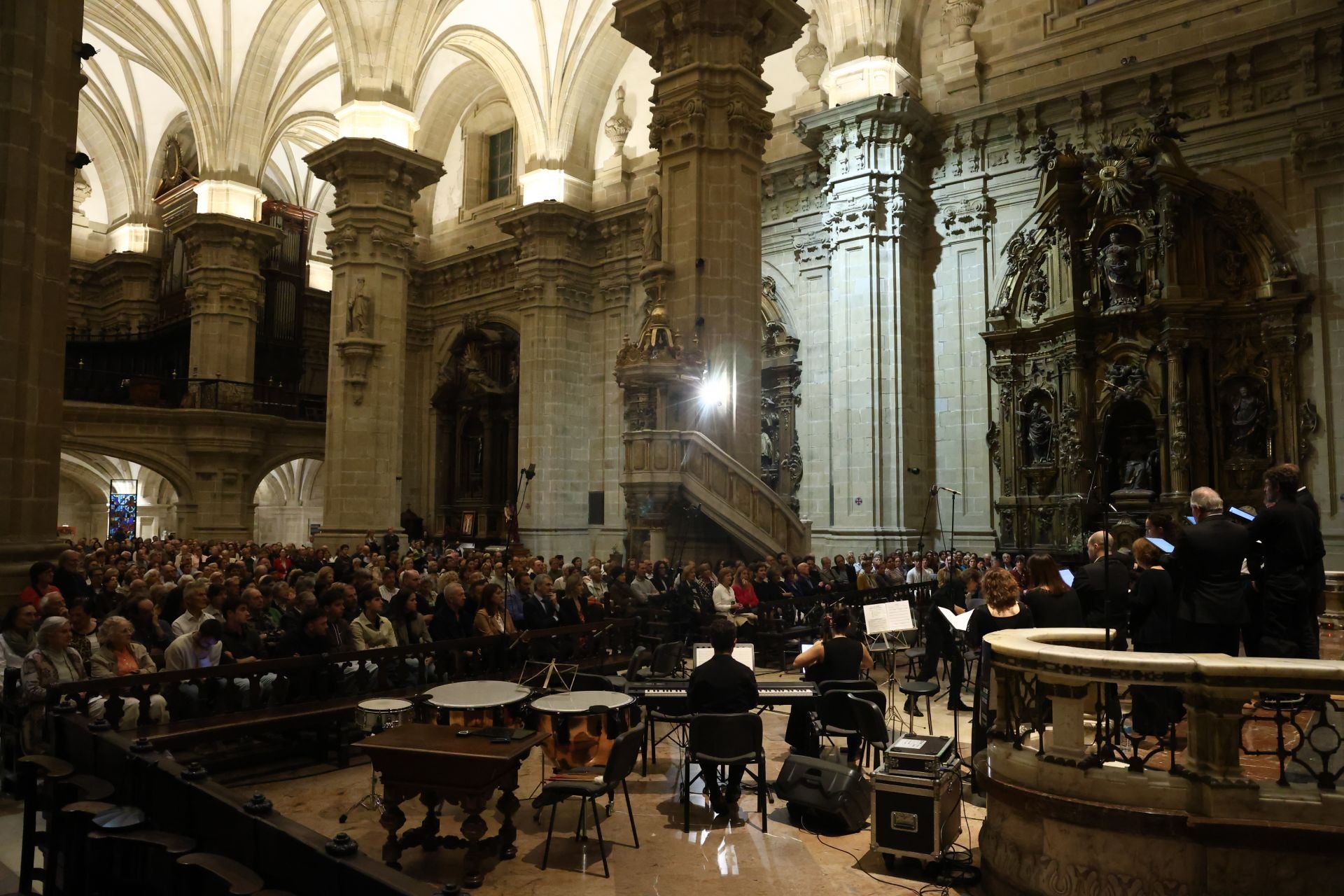 La Oreja de Van Gogh se deja ver con Amaia Montero en el concierto de la Agrupación Lírica Itsaso