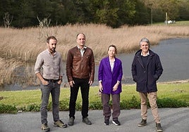 Eider Mendoza, junto a Xabier Arruti e Igor Enparan