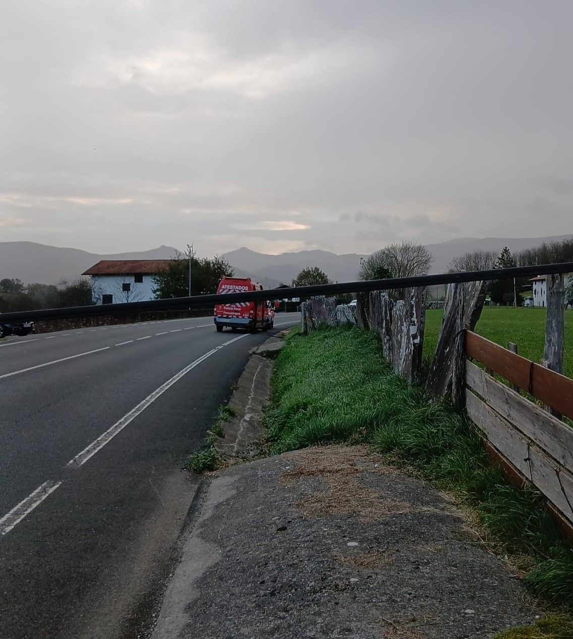 El poste caído en Urdax que ha provocado el accidente