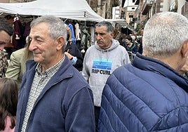 Calle Mayor. Una repleta Calle Mayorayer al mediodía con vecinos de todala comarca en Doneztebe.