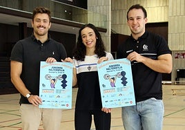 Inaxio Illarramendi, Malen Monasterio eta Imanol Zulaika Lizardiko kantxan aurkezpenean.