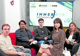 De izquierda a derecha: Aitor, Salvador, Víctor, Tamara y Viki.