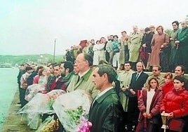 Familiares, compañeros, profesores y Rudi Holke, en el 33 aniversario del trágico suceso.