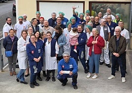 Los empleados de LU, con las últimas galletas de la línea de producción de Château-Thierry.