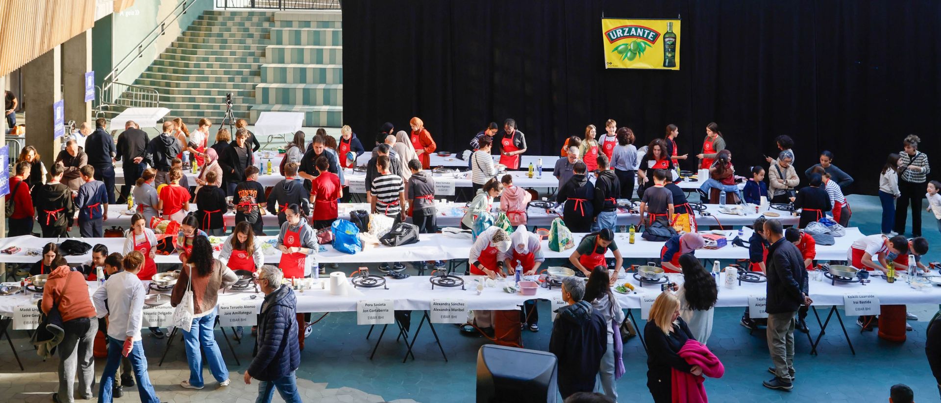 Sartenes, cazuelas, bacalao en sus distintas texturas y una aula abierta era la imagen de Errebal.
