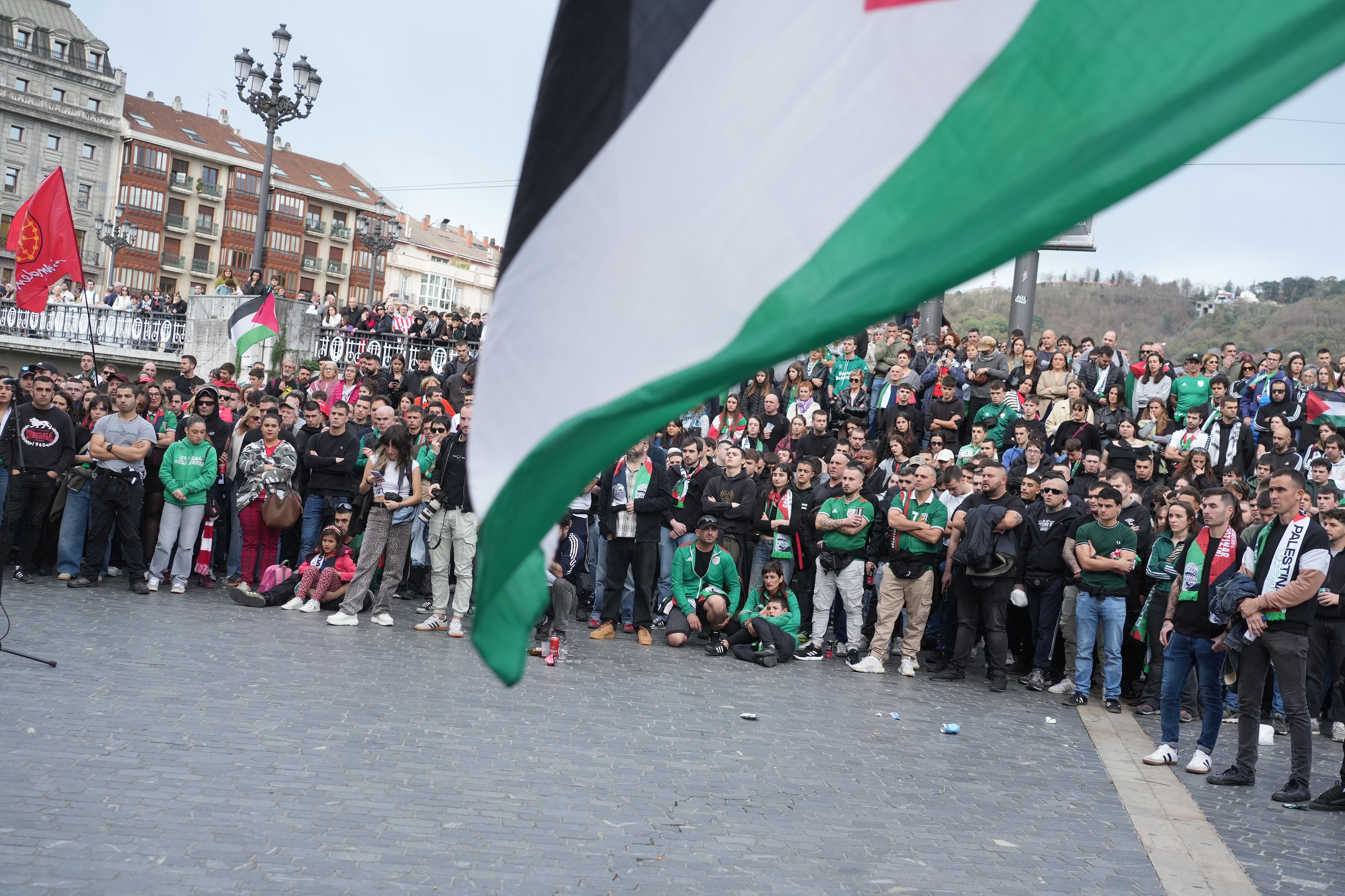 Las mejores imágenes de la fiesta por Palestina en Bilbao