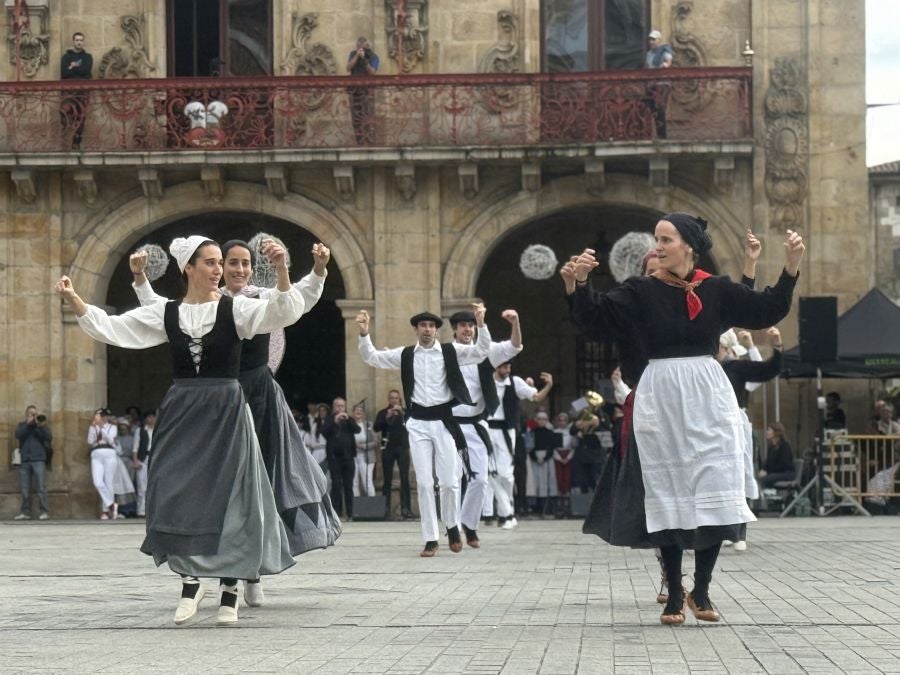 Emotiva arku dantza intergeneracional