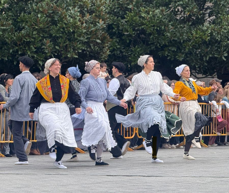 Emotiva arku dantza intergeneracional