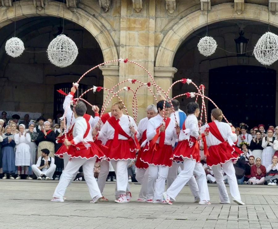 Emotiva arku dantza intergeneracional