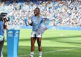 Imade, ausente en el derbi por unas molestias físicas, recibió el premio a la mejor jugadora de octubre.