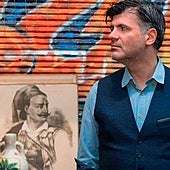 Foivos Delivorias kantautore greziarra Irunen izango da larunbatean